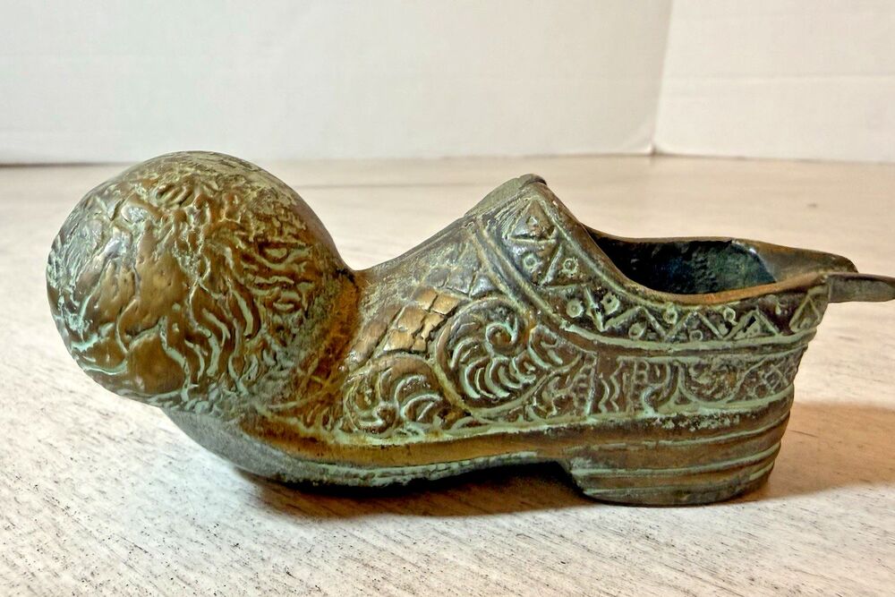 Brass Ashtray Shoe Cigarette Holder Metal Design Home Decor Vintage - Picture 3 of 14